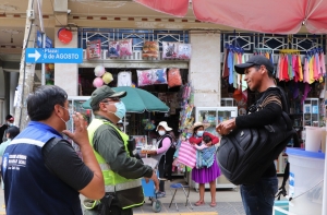 CONTROLAN USO DE BARBIJOS EN CALLES Y MERCADOS DE SACABA
