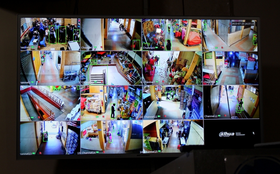 ALCALDE PEDRO GUTI&Eacute;RREZ ENTREGA 15 C&Aacute;MARAS DE VIDEOVIGILANCIA EN EL MERCADO CENTRAL PARA FORTALECER LA SEGURIDAD CIUDADANA