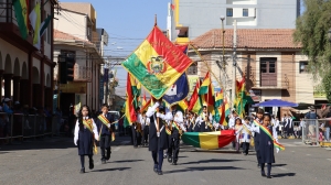 SACABA SE PINT&Oacute; DE ROJO, AMARILLO Y VERDE RINDIENDO HOMENAJE AL 199 ANIVERSARIO DE LA INDEPENDENCIA DE BOLIVIA