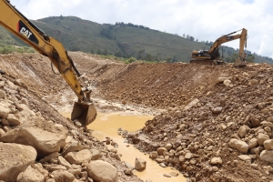 MAQUINARIA PESADA INTERVIENE PARTE BAJA DE LAQUI&Ntilde;A, FOSAS DE DISIPACI&Oacute;N TIENEN UN 40% DE AVANCE