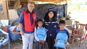 TRECE NI&Ntilde;OS DAMNIFICADOS POR EL ALUVI&Oacute;N EN LA COMUNIDAD DE LAQUI&Ntilde;A RECIBIERON MOCHILAS ESCOLARES