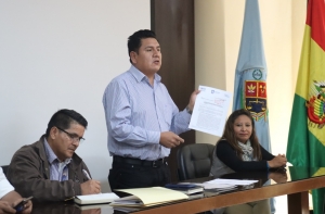 ALCALDE PEDRO GUTI&Eacute;RREZ VIDAURRE FIRMA ACTA DE ENTENDEMIENTO CON DIRIGENTES DEL DISTRITO 6 DE SACABA PONIENDO FIN AL CONFLICTO