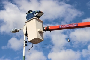 CAMBIO DE ILUMINACI&Oacute;N A LUCES LED EN LA AVENIDA BERTO NICOLI MEJORA SEGURIDAD EN SACABA