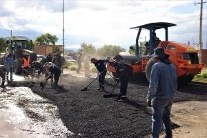 PERSONAL DE LA SECRETAR&Iacute;A DE INFRAESTRUCTURA Y SERVICIOS REALIZ&Oacute; EL BACHEO DE TRAMOS EN LA AVENIDA JUAN JOS&Eacute; TORRES EN EL DISTRITO 6 EL ABRA