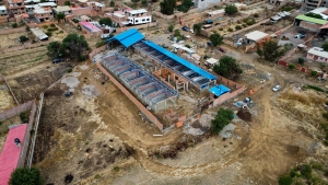 AVANZA LA CONSTRUCCI&Oacute;N DE LA UNIDAD EDUCATIVA JUANCITO PINTO EN EL DISTRITO 6 DE SACABA, LA OBRA SUPERA EL 50%