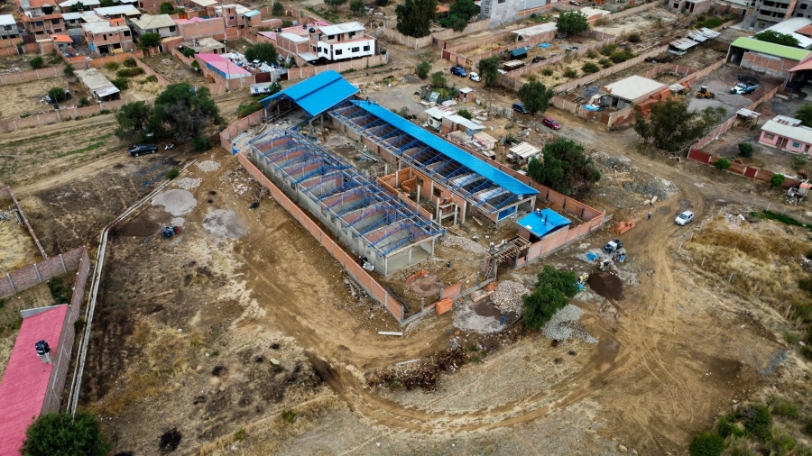 AVANZA LA CONSTRUCCI&Oacute;N DE LA UNIDAD EDUCATIVA JUANCITO PINTO EN EL DISTRITO 6 DE SACABA, LA OBRA SUPERA EL 50%