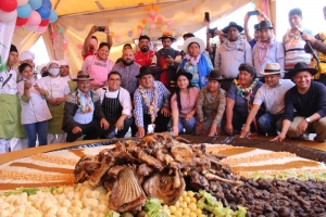 SACABA SORPRENDE CON EL PLATO DE PUCHERO M&Aacute;S GRANDE DE BOLIVIA