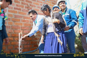800 FAMILIAS DE LA OTB VILLA ENTRE R&Iacute;OS DEL DISTRITO 4 DE SACABA SE BENEFICIAN CON LA INTERCONEXI&Oacute;N DE MISICUNI PARA TENER AGUA POTABLE EN SUS HOGARES