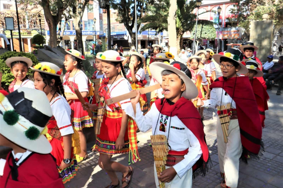 INVITAN AL XII FESTIVAL ESTUDIANTIL DE M&Uacute;SICA FOLKL&Oacute;RICA BOLIVIANA EN SACABA ESTE 23 Y 24 DE OCTUBRE