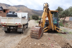 ALCALDE PEDRO GUTI&Eacute;RREZ INICI&Oacute; CON LA CONSTRUCCI&Oacute;N DE INTERCONEXIONES DE RED PARA LLEVAR AGUA DE MISICUNI A LAS REDES SECUNDARIAS DEL SECTOR OESTE DE SACABA