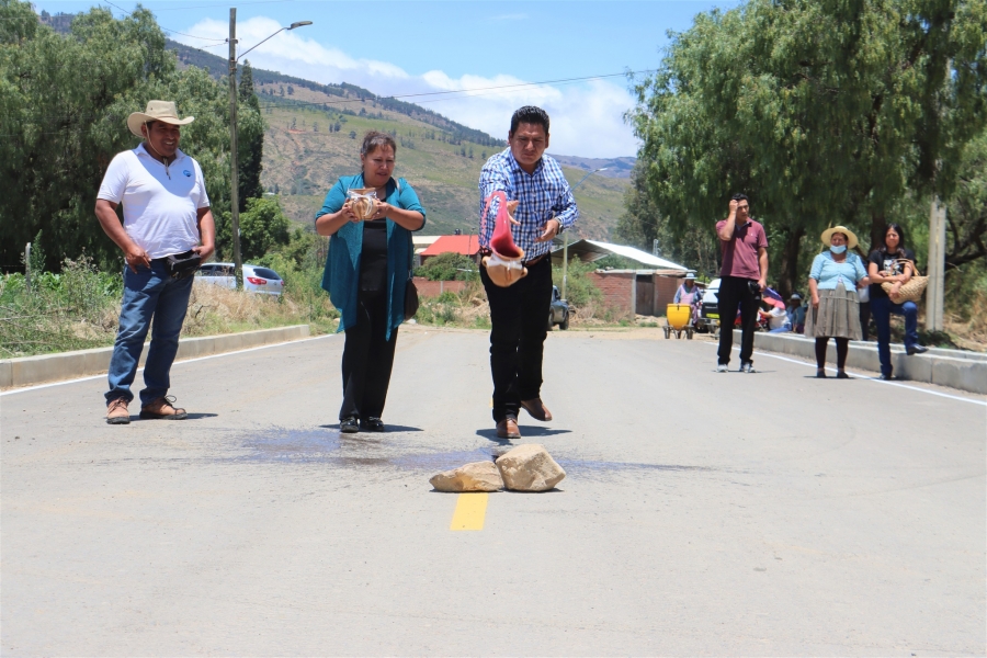 ALCALDE PEDRO GUTI&Eacute;RREZ VIDAURRE ENTREG&Oacute; OBRAS EN LA OTB MAICA DEL DISTRITO 1