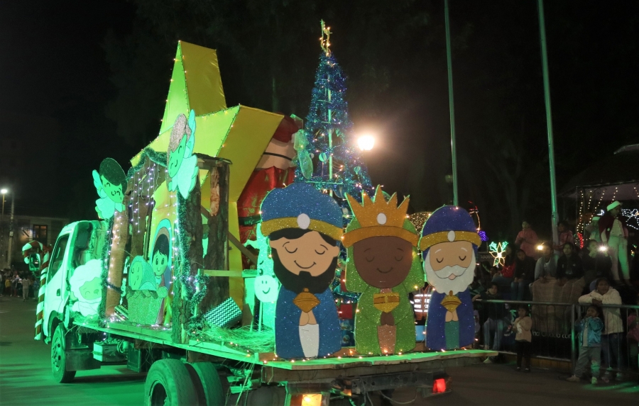 M&Aacute;S DE 20 CARROZAS ILUMINARON LAS CALLES DE SACABA EN LA GRAN ENTRADA NAVIDE&Ntilde;A 2025
