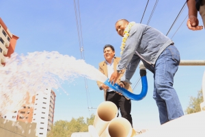 ALCALDE PEDRO GUTI&Eacute;RREZ ENTREG&Oacute; UN TANQUE Y LA PERFORACI&Oacute;N DE UN POZO PROFUNDO PARA DOTAR AGUA A COLEGIOS DE SACABA BENEFICIANDO A M&Aacute;S DE 30 MIL ESTUDIANTES