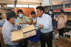 ALCALDE ENTREGA LUMINARIAS MODERNAS LED PARA 26 OTBs DEL DISTRITO 1