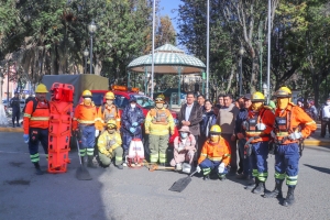 ALCALDE PEDRO GUTI&Eacute;RREZ ENTREGA UNA CAMIONETA DE PRIMERA RESPUESTA A LA JEFATURA DE GESTI&Oacute;N DE RIESGOS PARA LA ATENCI&Oacute;N DE INCENDIOS Y DESASTRES EN SACABA
