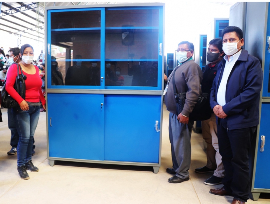 ALCALDE ENTREGA MOBILIARIO A M&Aacute;S DE 100 UNIDADES EDUCATIVAS DE SACABA