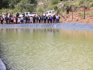 ALCALDE PEDRO GUTI&Eacute;RREZ ENTREG&Oacute; TRES ATAJADOS CON GEOMEMBRANAS EN EL DISTRITO RURAL CHI&Ntilde;ATA PARA FORTALECER AL SECTOR PRODUCTIVO