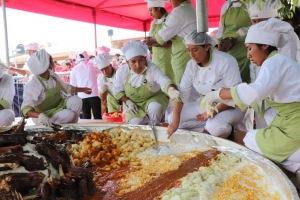 SACABA PRESENTA EL PLATO DE PUCHERO M&Aacute;S GRANDE DE BOLIVIA