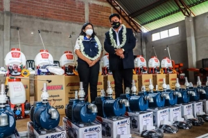 FORTALECEN LA PRODUCCI&Oacute;N CON ENTREGA DE MOTOFUMIGADORAS Y TANQUES DE AGUA
