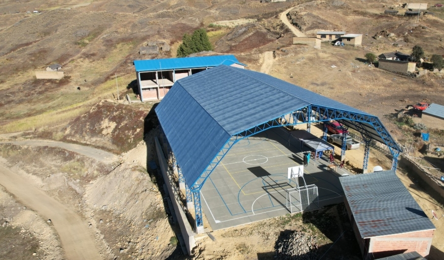 SINDICATO AGRARIO ICHUCOLLO SE BENEFICIA CON LA ENTREGA DE UNA CANCHA MULTIPLE Y TINGLADO PARA LA REALIZACI&Oacute;N DE ACTIVIDADES DEPORTIVAS Y CULTURALES