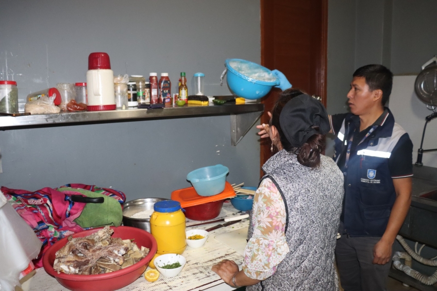 INTENDENCIA DE SACABA REFUERZA CONTROLES A NEGOCIOS DE VENTA DE ALIMENTOS EN LA RUTA DE LA ENTRADA DE LA VIRGEN DEL AMPARO Y POR TODOS SANTOS