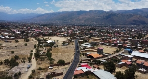 AVANZA EL ASFALTADO DE M&Aacute;S DE MEDIO KIL&Oacute;METRO DE V&Iacute;A PRINCIPAL DE LA OTB CANAL PATA EN EL DISTRITO LAVA LAVA DE SACABA