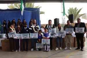 ALCALDE PEDRO GUTI&Eacute;RREZ ENTREGA EL &ldquo;PORTAFOLIO ESTUDIANTIL&rdquo; EN BENEFICIO DE M&Aacute;S DE 33 MIL ESCOLARES DE SACABA