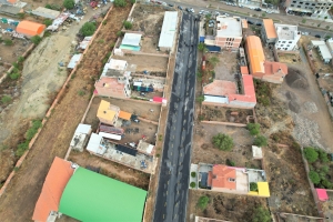 EN EL XIX ANIVERSARIO DEL DISTRITO 6 EL ALCALDE PEDRO GUTI&Eacute;RREZ ENTREG&Oacute; EL ASFALTADO DE UNA V&Iacute;A Y UN PUENTE CAJ&Oacute;N