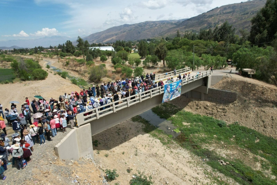 ALCALDE PEDRO GUTI&Eacute;RREZ Y EL FDI ENTREGARON EL PUENTE VEHICULAR CURUBAMBA EN EL DISTRITO 7 DE SACABA