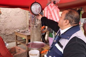 INTENDENCIA DE SACABA REALIZA CONTROLES A LA VENTA Y CALIDAD DE CARNE DE PESCADO Y BALANZAS EN FRIALES Y EN EL MERCADO ABASTO