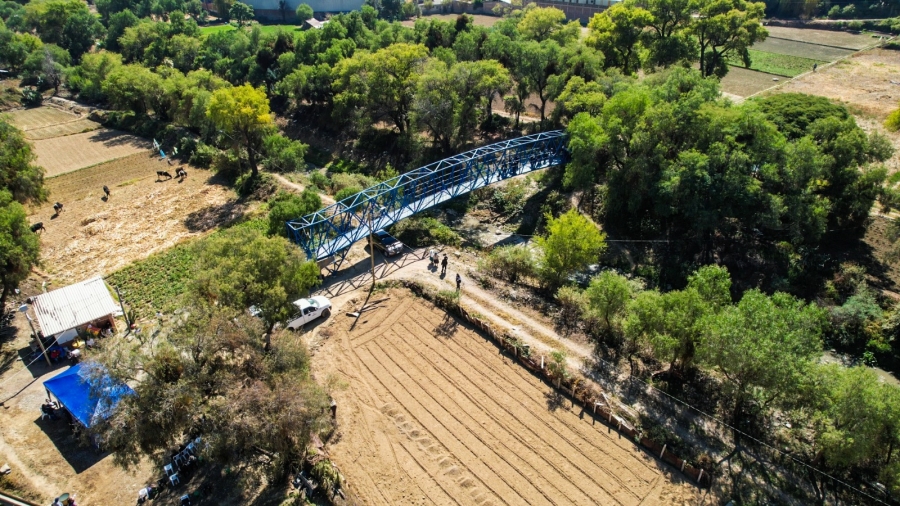 EN HUERTA MAYU DISTRITO 3 &ndash; PACATA, ALCALDE DE SACABA ENTREGA PUENTE PEATONAL Y POZOS DE AGUA
