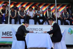 FIRMAN CONTRATO PARA EL PROYECTO MISICUNI ADUCCI&Oacute;N I