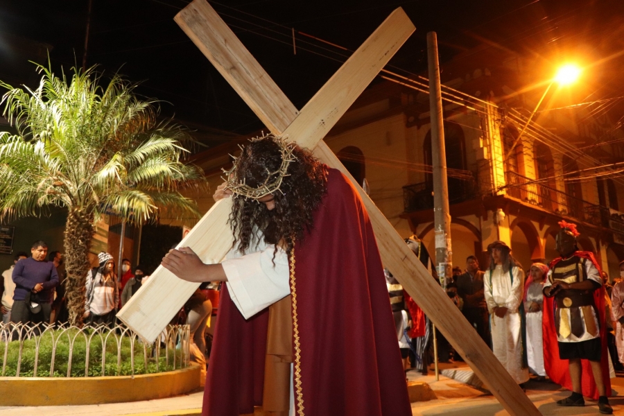 SACABA RECREA LA V&Iacute;A CRUCIS Y REVIVE LA PASI&Oacute;N DE JESUS EN VIERNES SANTO