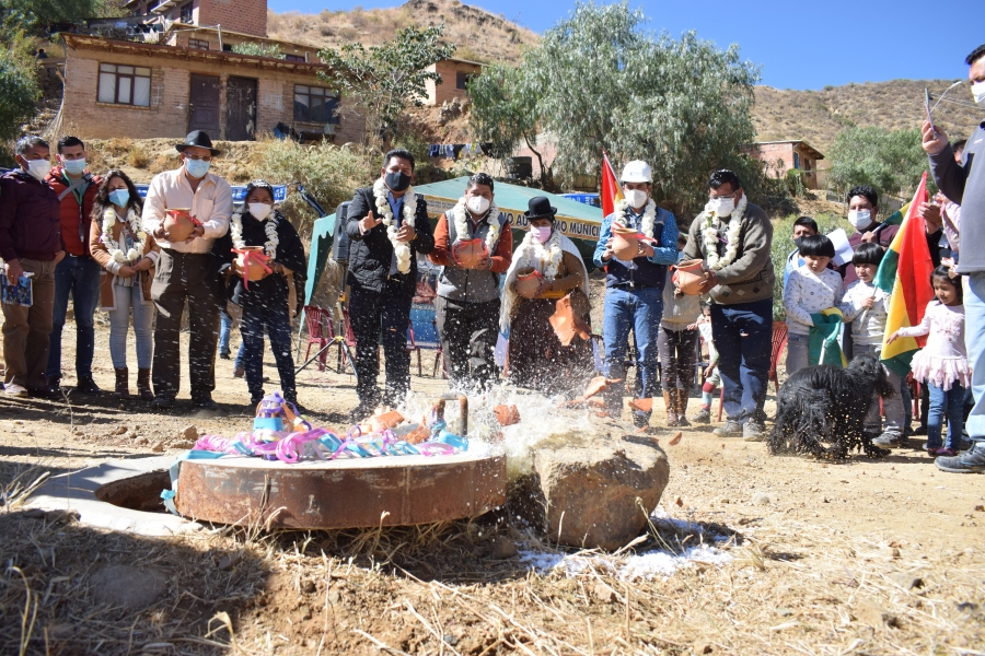 SACABA ENTREGA RED DE AGUA POTABLE EN EL ABRA