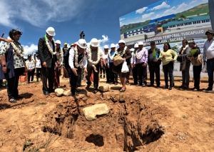 ALCALDE PEDRO GUTI&Eacute;RREZ COLOC&Oacute; LA PIEDRA FUNDAMENTAL PARA LA UNIDAD EDUCATIVA BTH &ldquo;TEMPORAL TUSCAPUJIO&rdquo; EN LAVA LAVA
