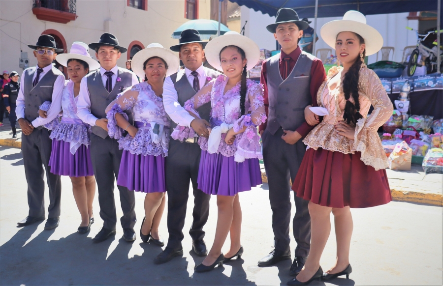 SACABA CELEBR&Oacute; EL D&Iacute;A DE LA CUECA BOLIVIANA EN LA PLAZA 6 DE AGOSTO